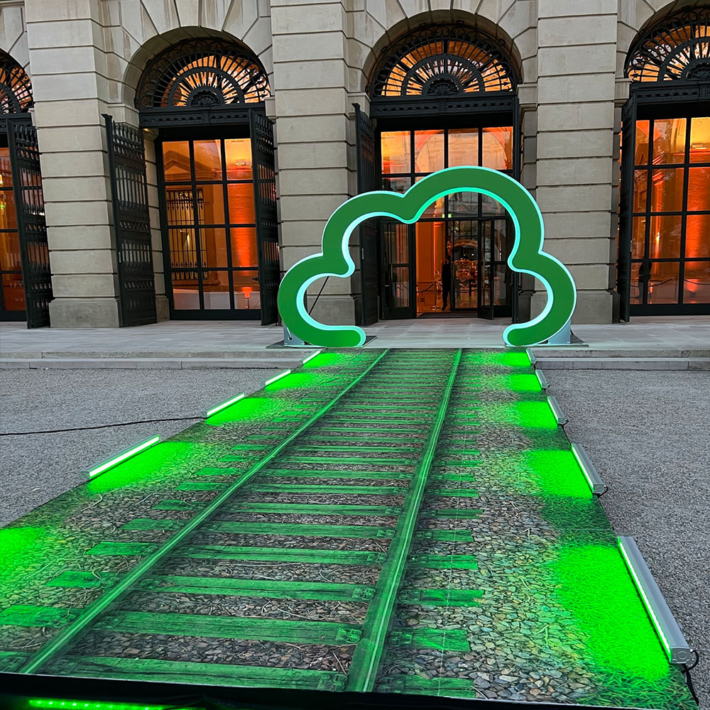 leuchtender Laufsteg, passender Druck zum Kundenevent